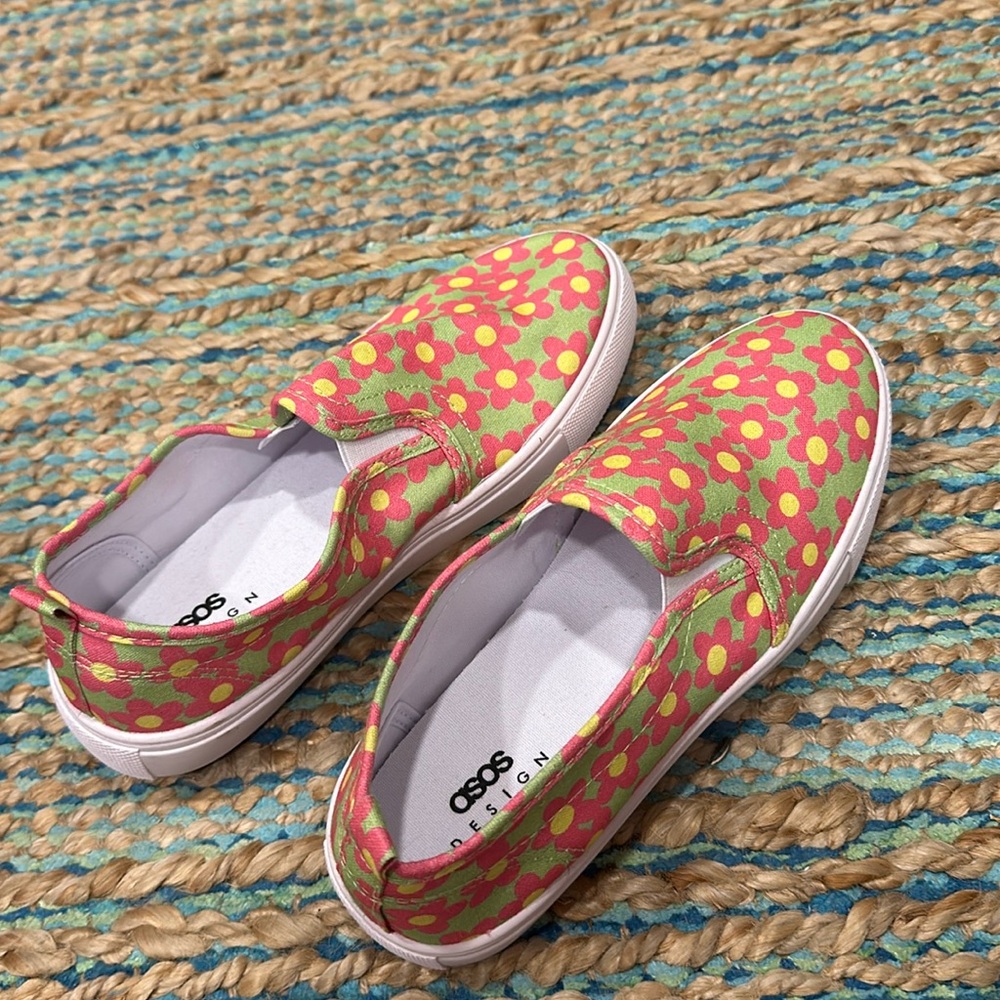 Flower print casual slip on shoes!